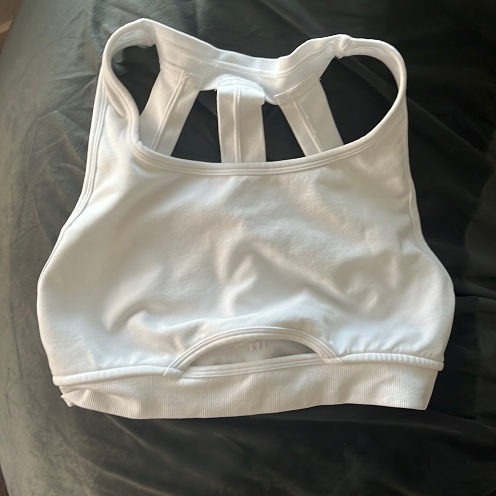 White alphalete sports bra